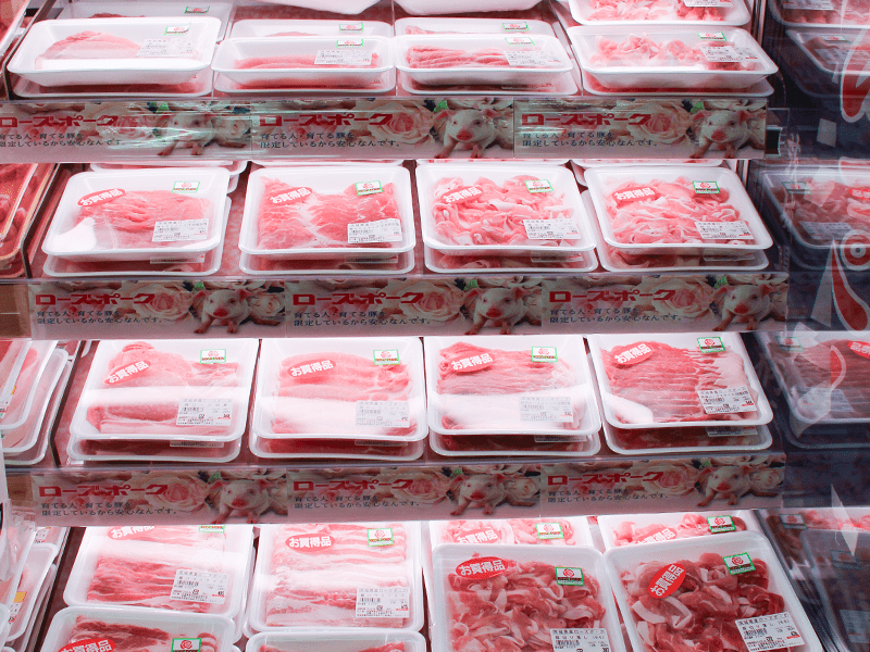 精肉コーナーでは銘柄豚「ローズポーク」の品揃えを強化